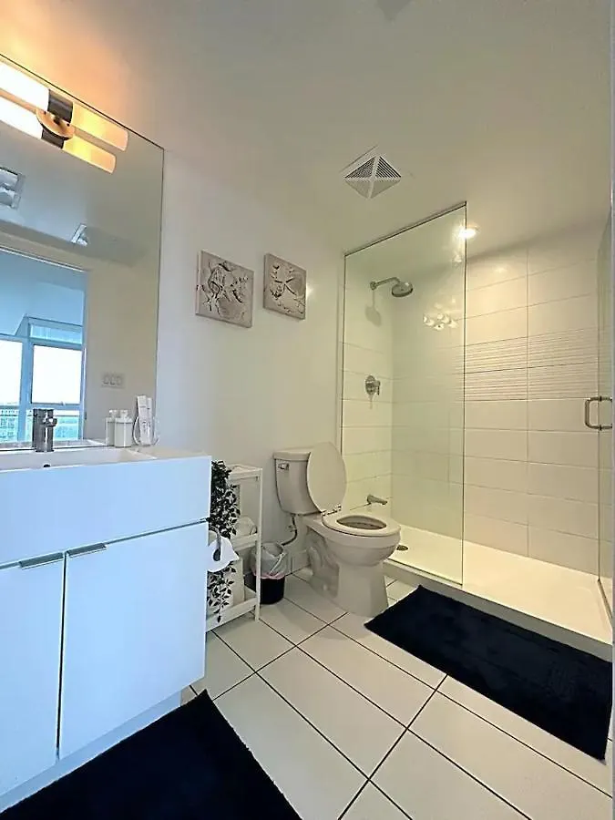 Modern 2Bd + 2 Bath By Cn Tower With Free Parking. Apartment Toronto