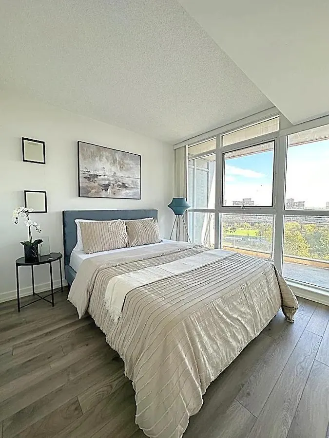 Modern 2Bd + 2 Bath By Cn Tower With Free Parking. Apartment Toronto 0*,  Canada