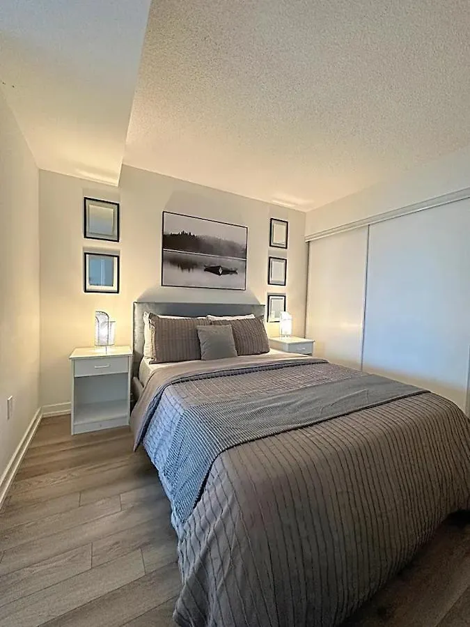 Modern 2Bd + 2 Bath By Cn Tower With Free Parking. Apartment Toronto
