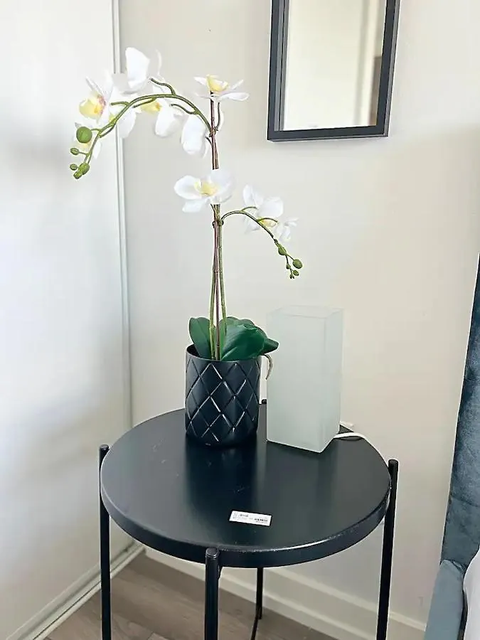 Modern 2Bd + 2 Bath By Cn Tower With Free Parking. Apartment Toronto