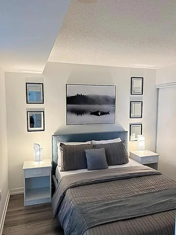 Modern 2Bd + 2 Bath By Cn Tower With Free Parking. Apartment Toronto Canada