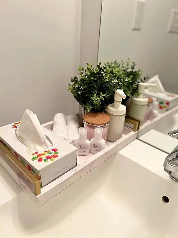 Modern 2Bd + 2 Bath By Cn Tower With Free Parking. Apartment Toronto