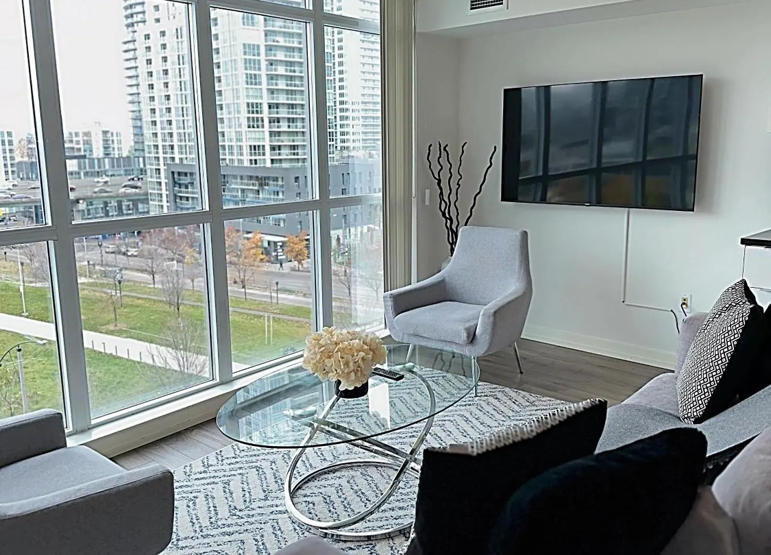 Modern 2Bd + 2 Bath By Cn Tower With Free Parking. Apartment Toronto