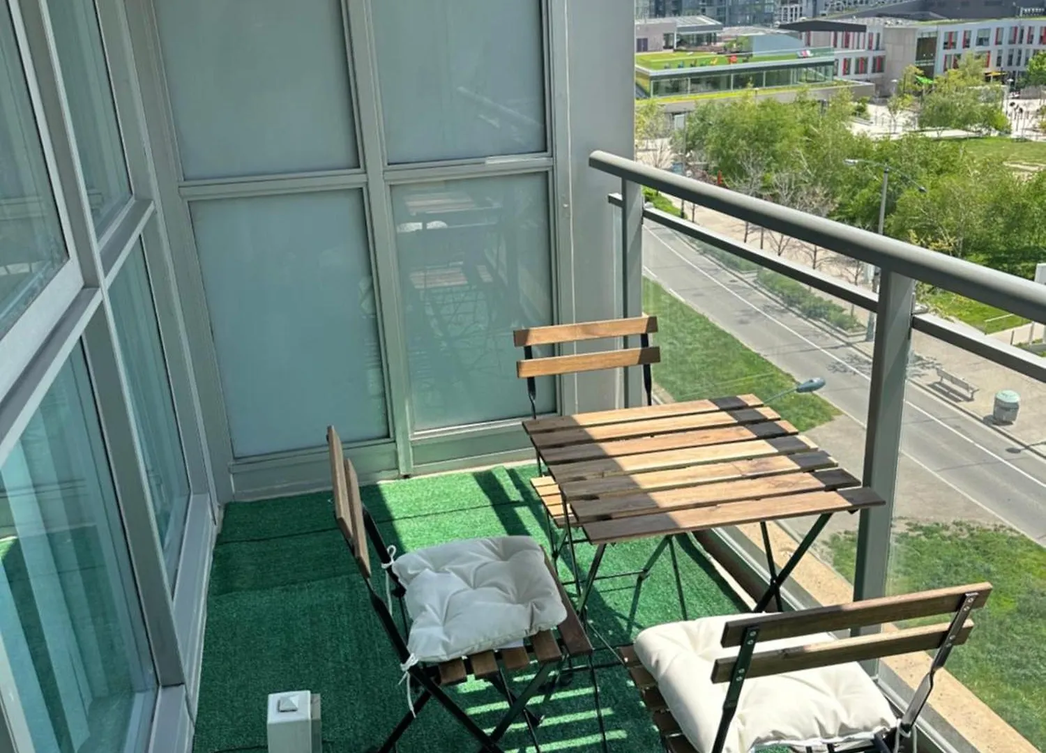 Modern 2Bd + 2 Bath By Cn Tower With Free Parking. Apartment Toronto