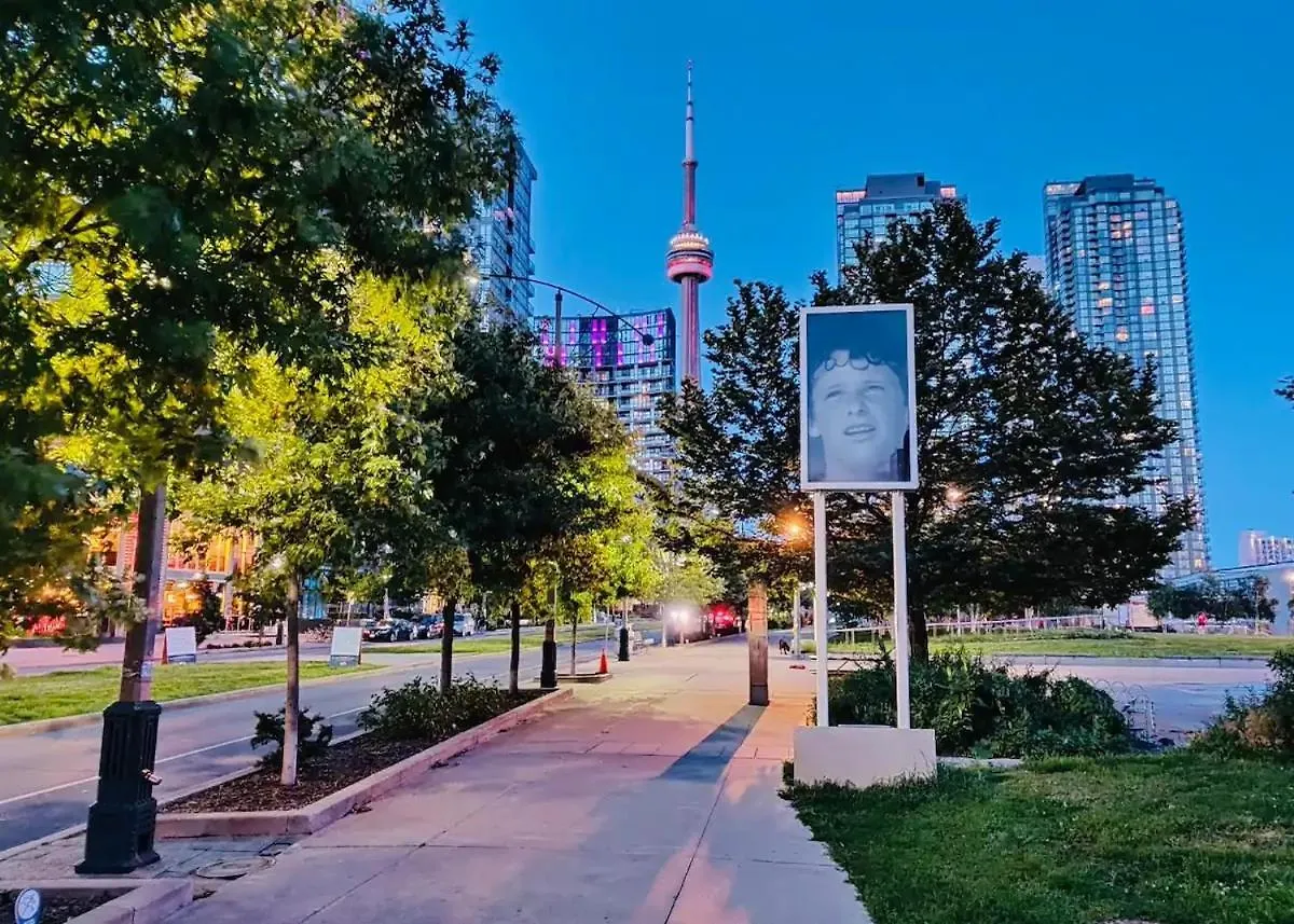 Modern 2Bd + 2 Bath By Cn Tower With Free Parking. Apartment Toronto Canada