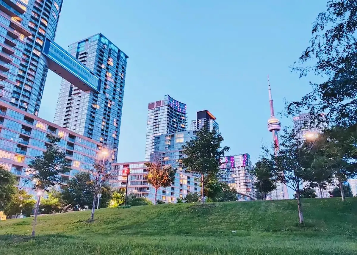 Modern 2Bd + 2 Bath By Cn Tower With Free Parking. Apartment Toronto 0*,  Canada