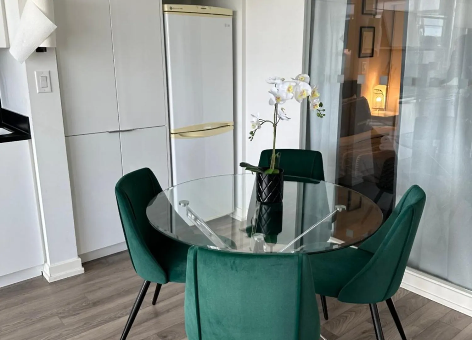 Modern 2Bd + 2 Bath By Cn Tower With Free Parking. Apartment Toronto 0*,